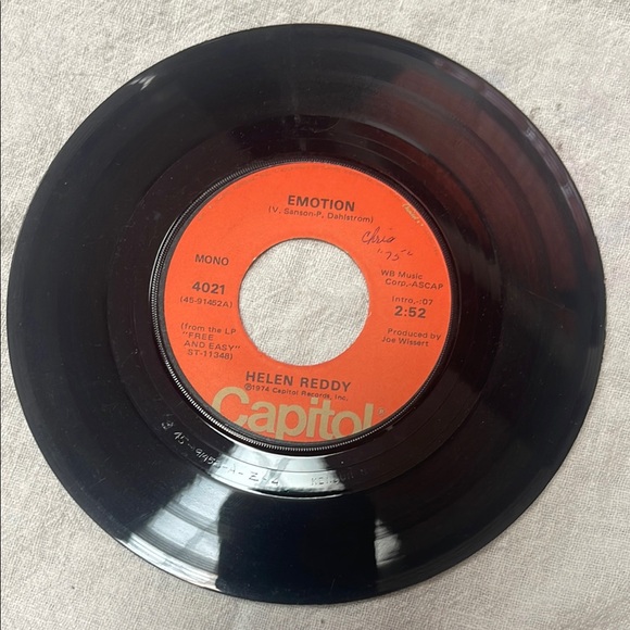Capitol Records Other - Helen Reddy Capitol Records vintage Vinyl 45 RPM